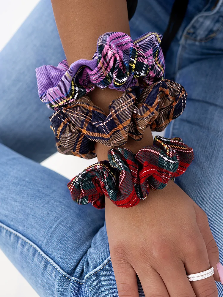GLASGOW CHECKED SCRUNCHIES