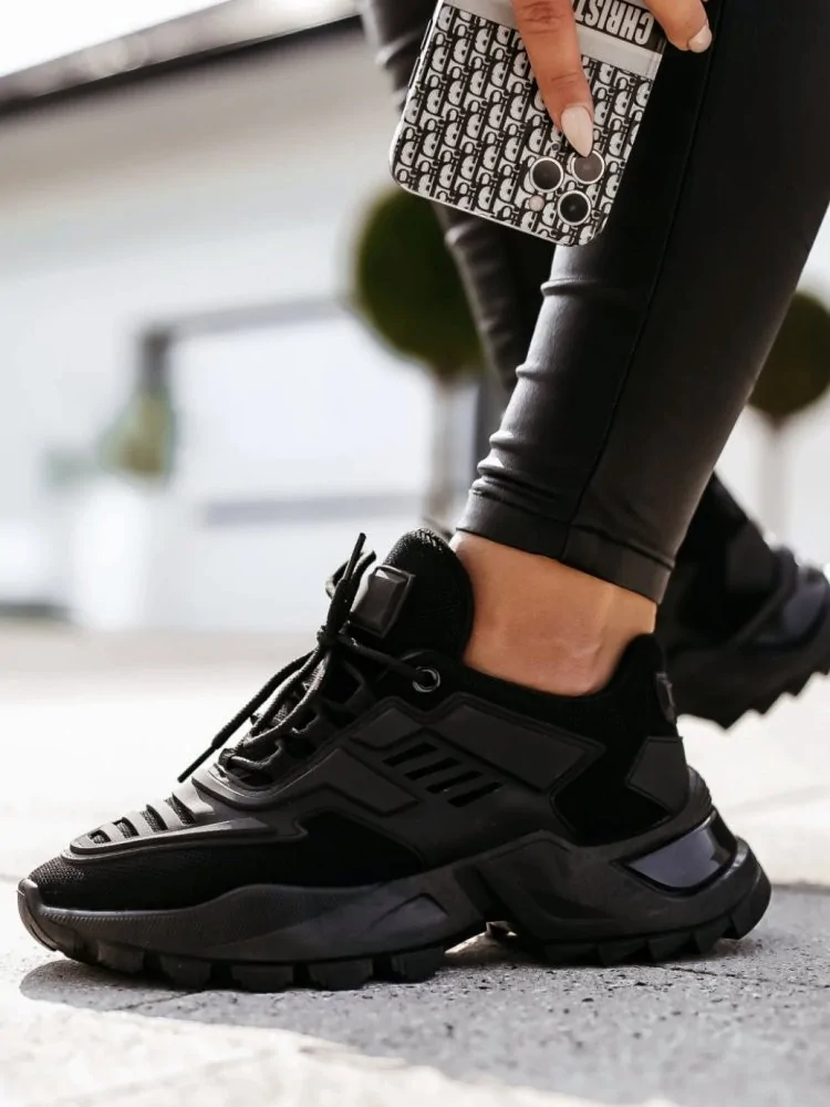 VALENCIA BLACK SNEAKERS