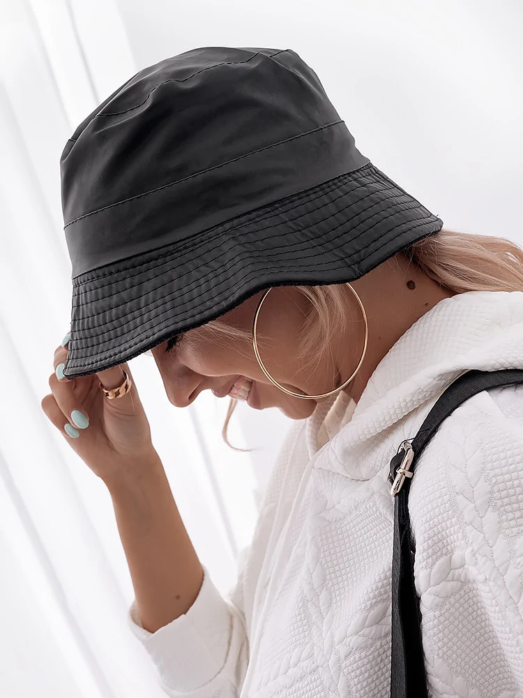 BLACK BUCKET HAT