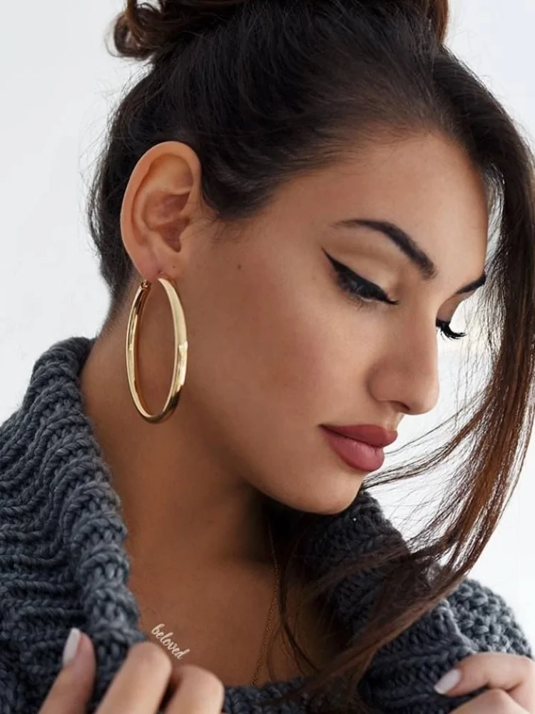 BOLD GOLD HOOP EARRINGS