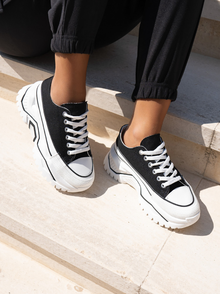 LOW TRACKY BLACK SNEAKERS