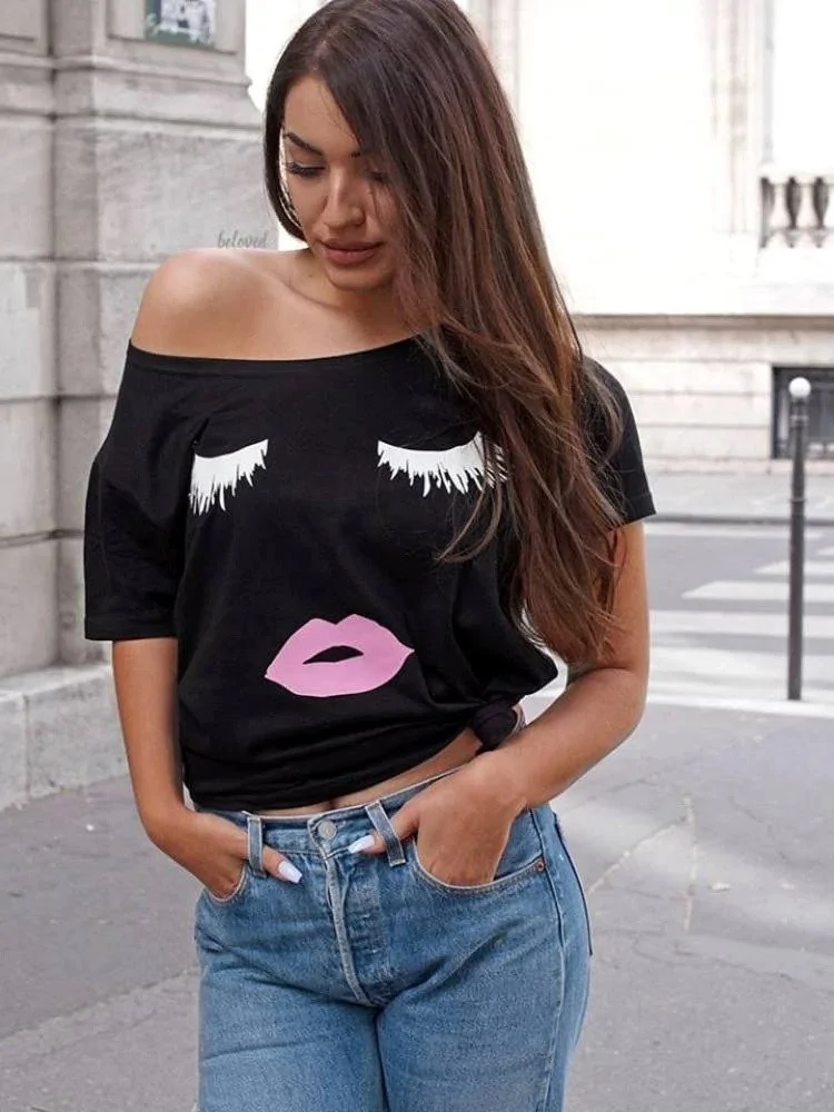 EYELASHES BLACK T-SHIRT