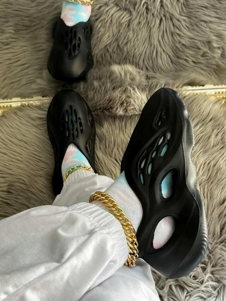 BLACK SNEAKERS - ELEVATE