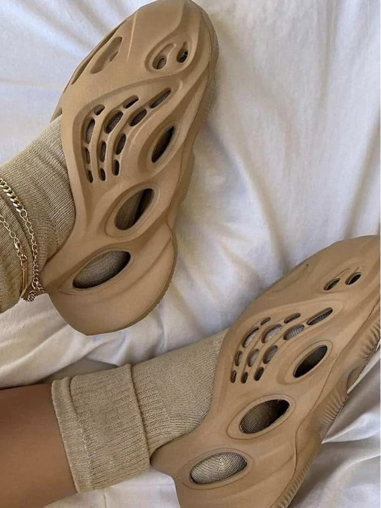 MOCHA SNEAKERS - ELEVATE