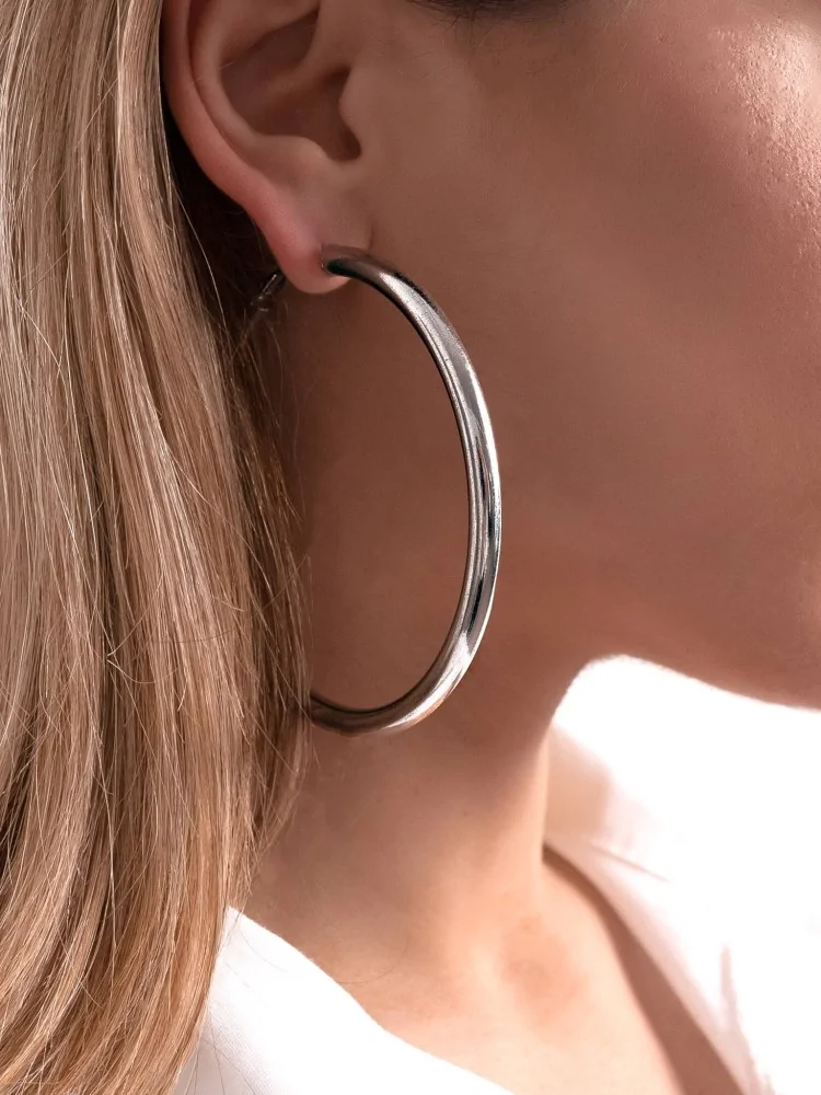 BOLD SILVER HOOP EARRINGS