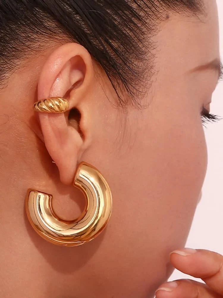 RUSSEL GOLD HOOP EARRINGS