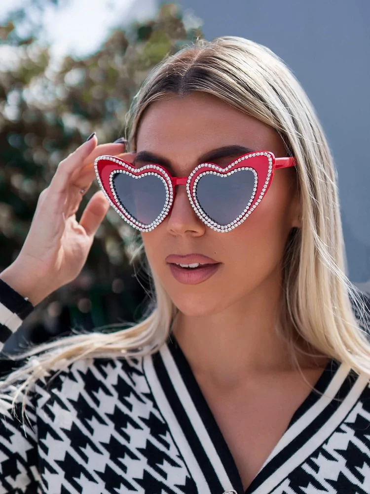 HEARTY RED STRASS SUNNIES
