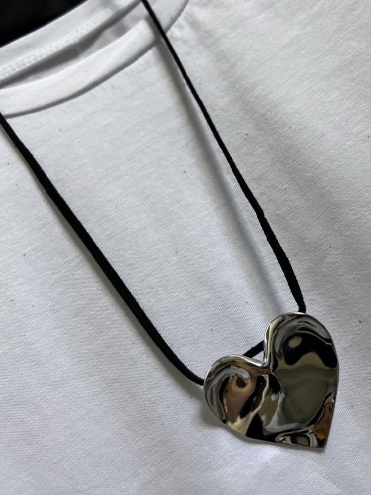SILVER HEART CORD NECKLACE...