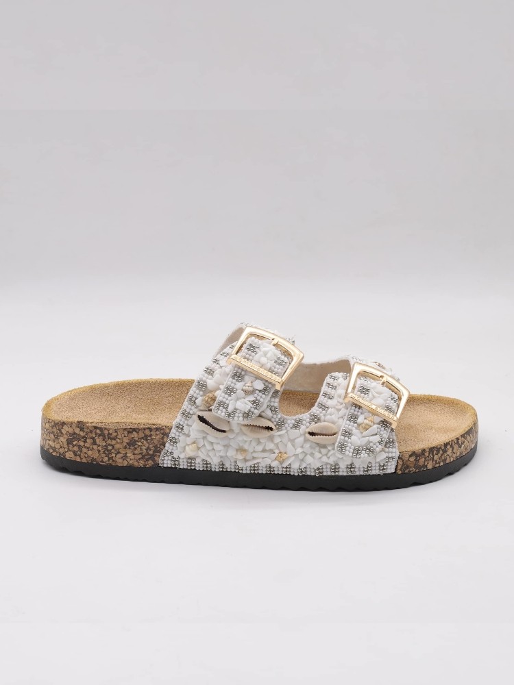 WHITE SANDALS WITH TRUCKS -...