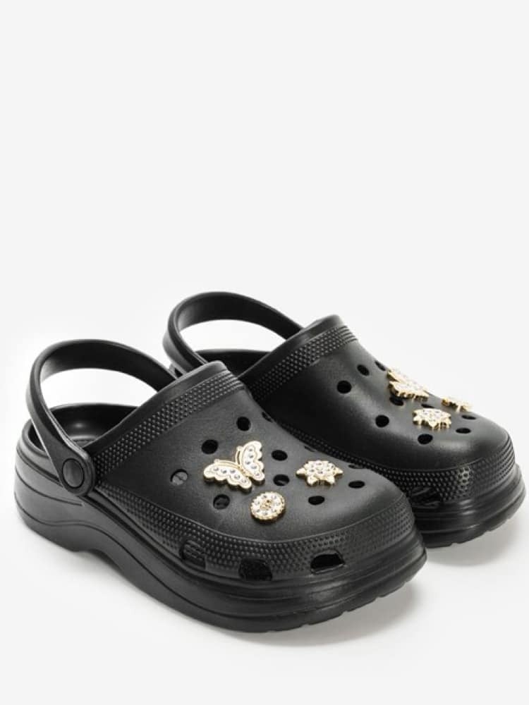 ΜΑΥΡΑ CLOGS ΜΕ ΔΙΑΚΟΣΜΗΤΙΚΑ...