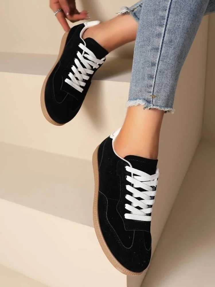 BLACK SNEAKERS - AGGELA