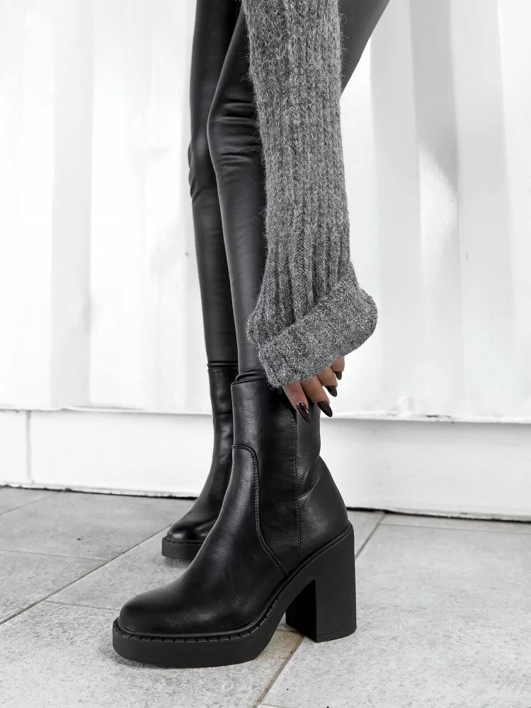 LEATHER BLACK BOOTIES - SOLVIA