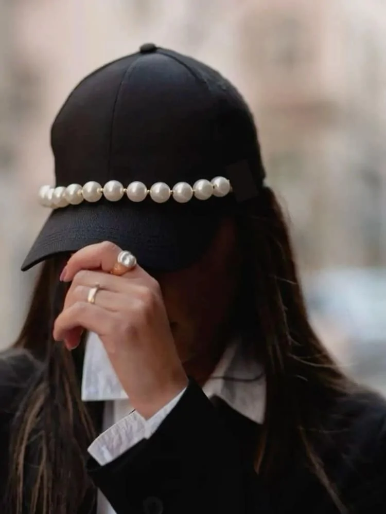 HAT WITH PEARLS - SUSAN