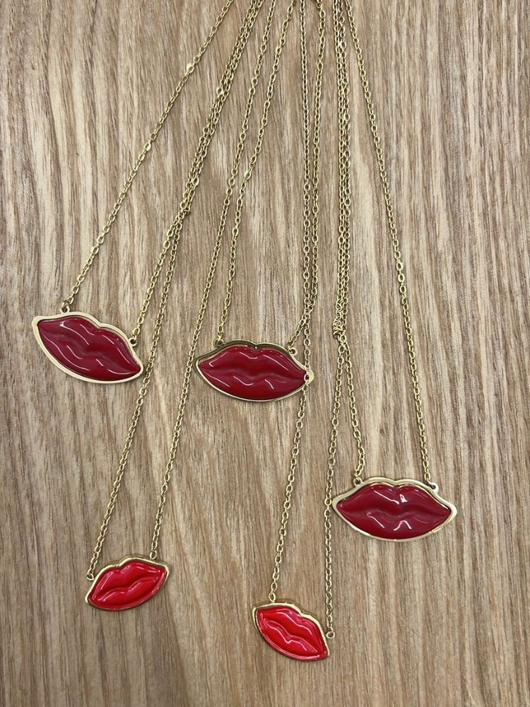 NECKLACE - KISS