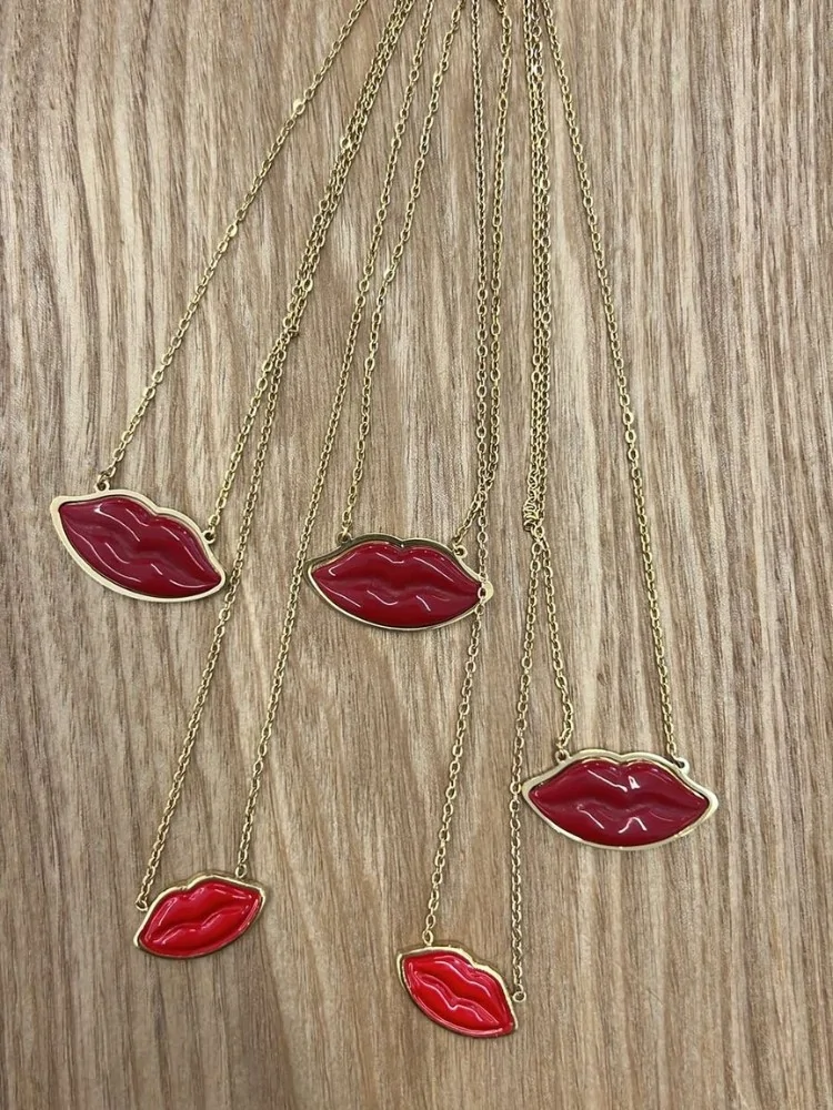 NECKLACE - KISS