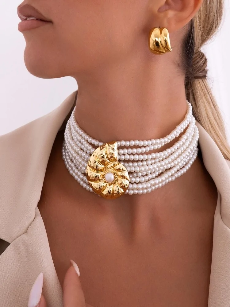 NECKLACE WITH PEARLS -...