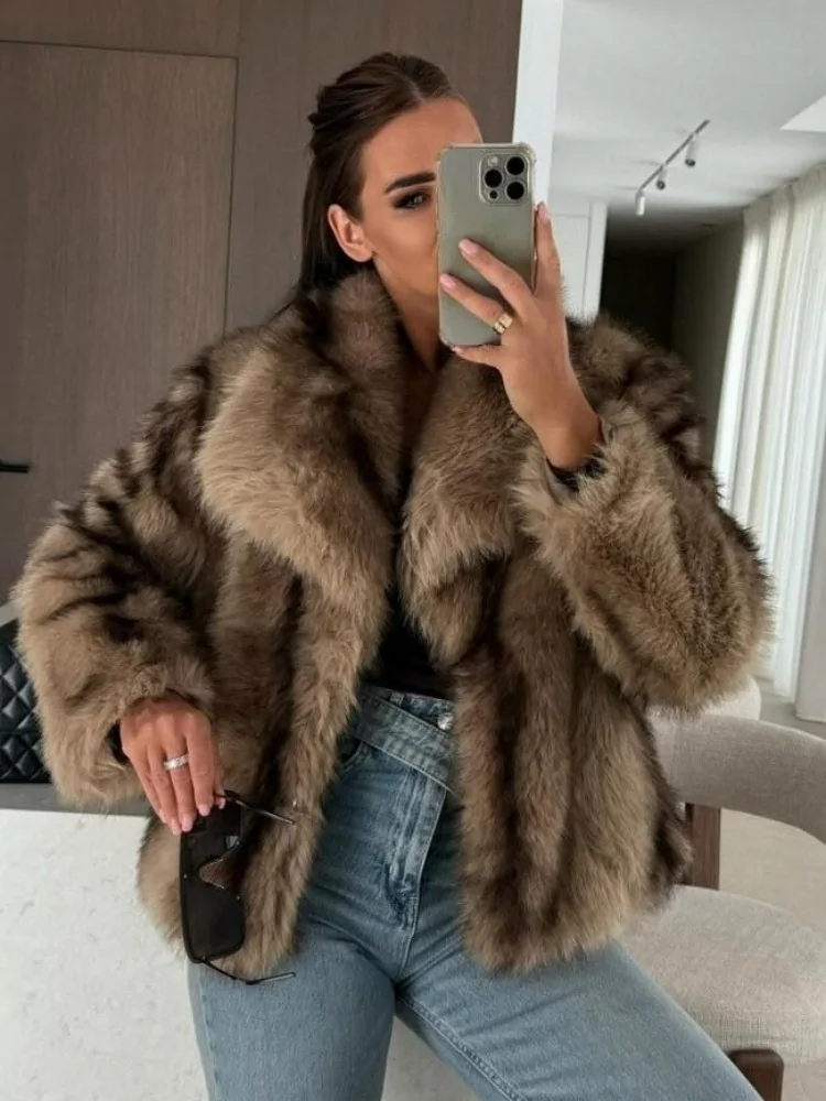 BROWN SHORT FUR - SNOW