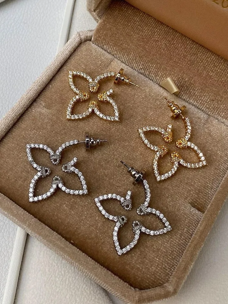 ΣΚΟΥΛΑΡΙΚΙΑ ΜΕ ΣΤΡΑΣ - RICH