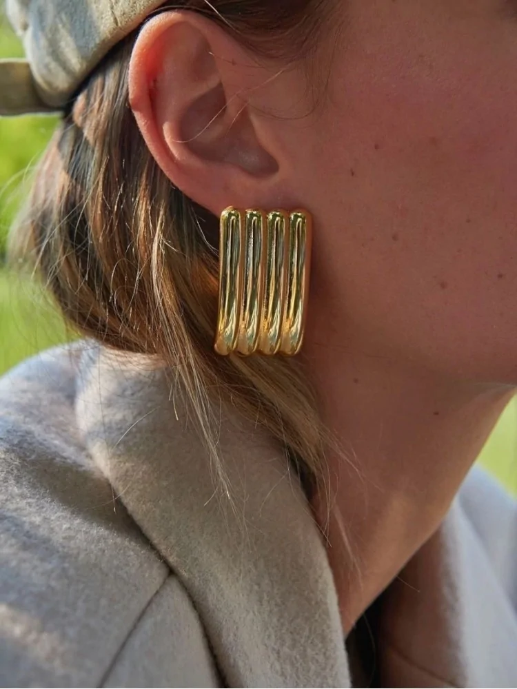 GOLD EARRINGS - THREE LINES