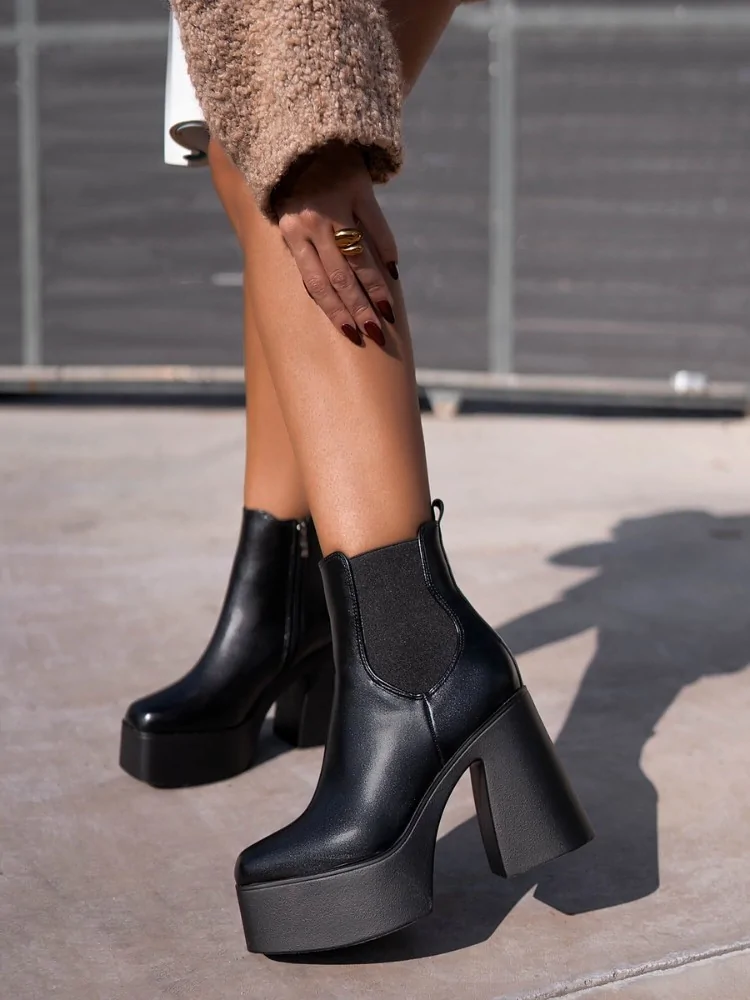 BLACK BOOTIES - LESTER